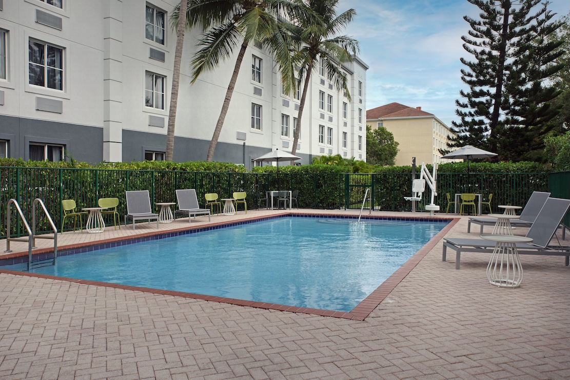 Spark by Hilton Miami Doral pool