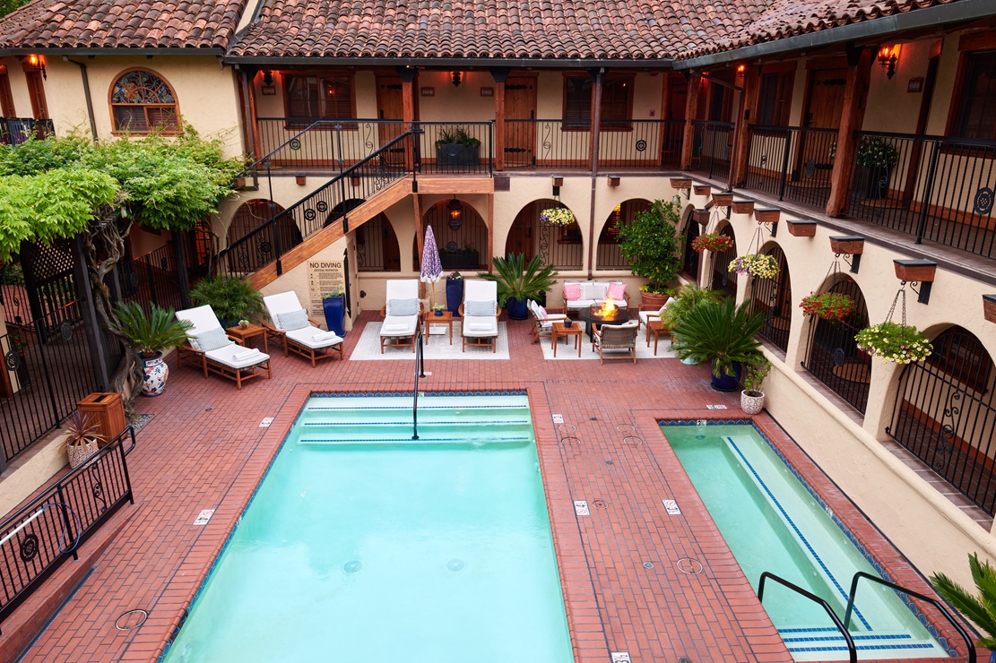 Rancho Caymus Inn pool
