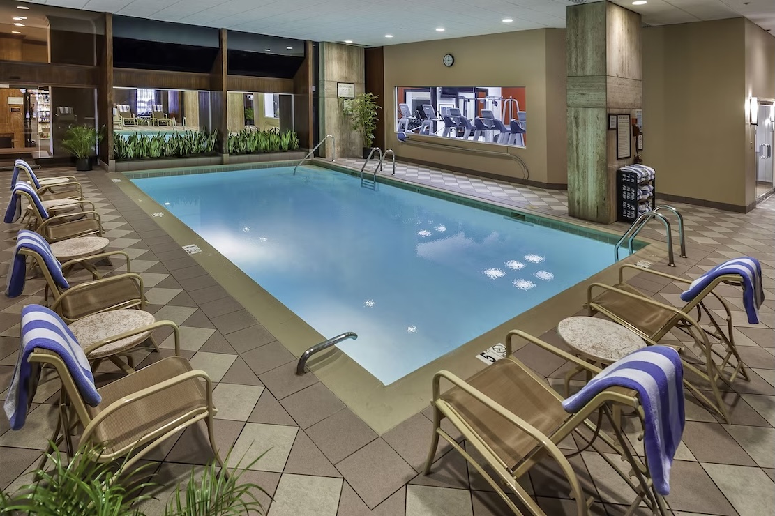 Doubletree by Hilton Philadelphia Airport pool