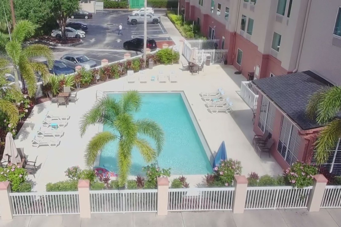 Galleria Palms Hotel pool