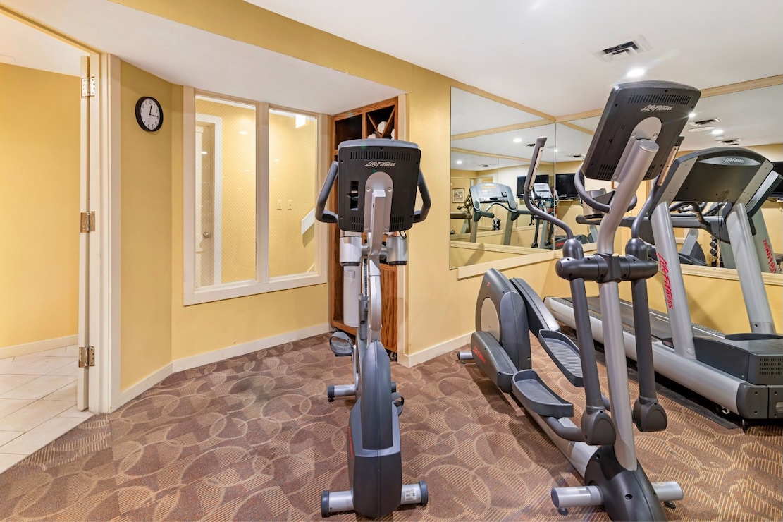 Best Western Inn & Suites Rutland-Killington pool