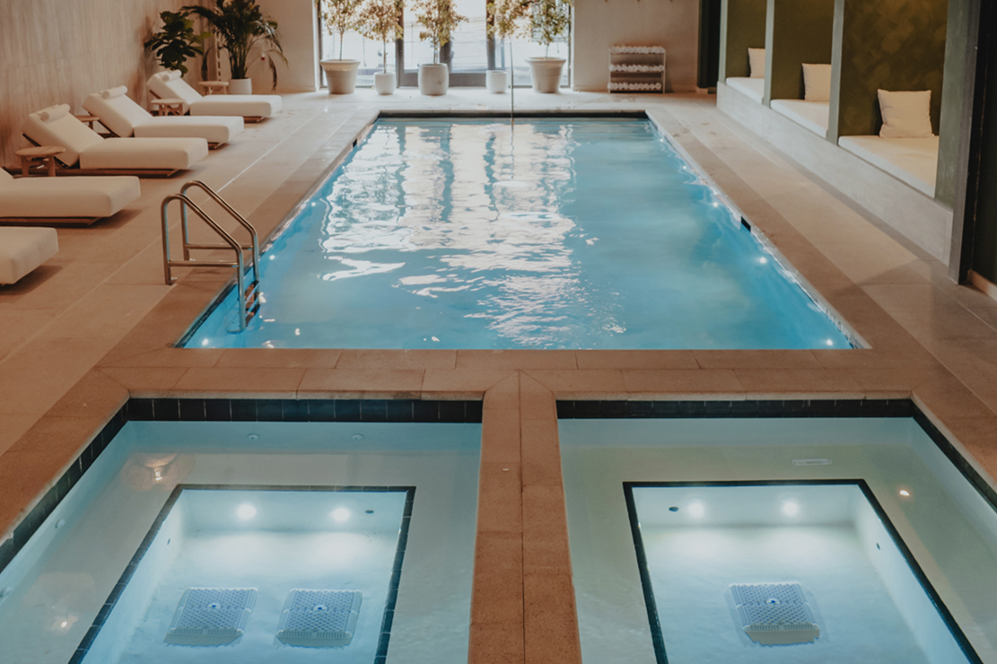 Padel United Sports Club & Oasis Spa pool
