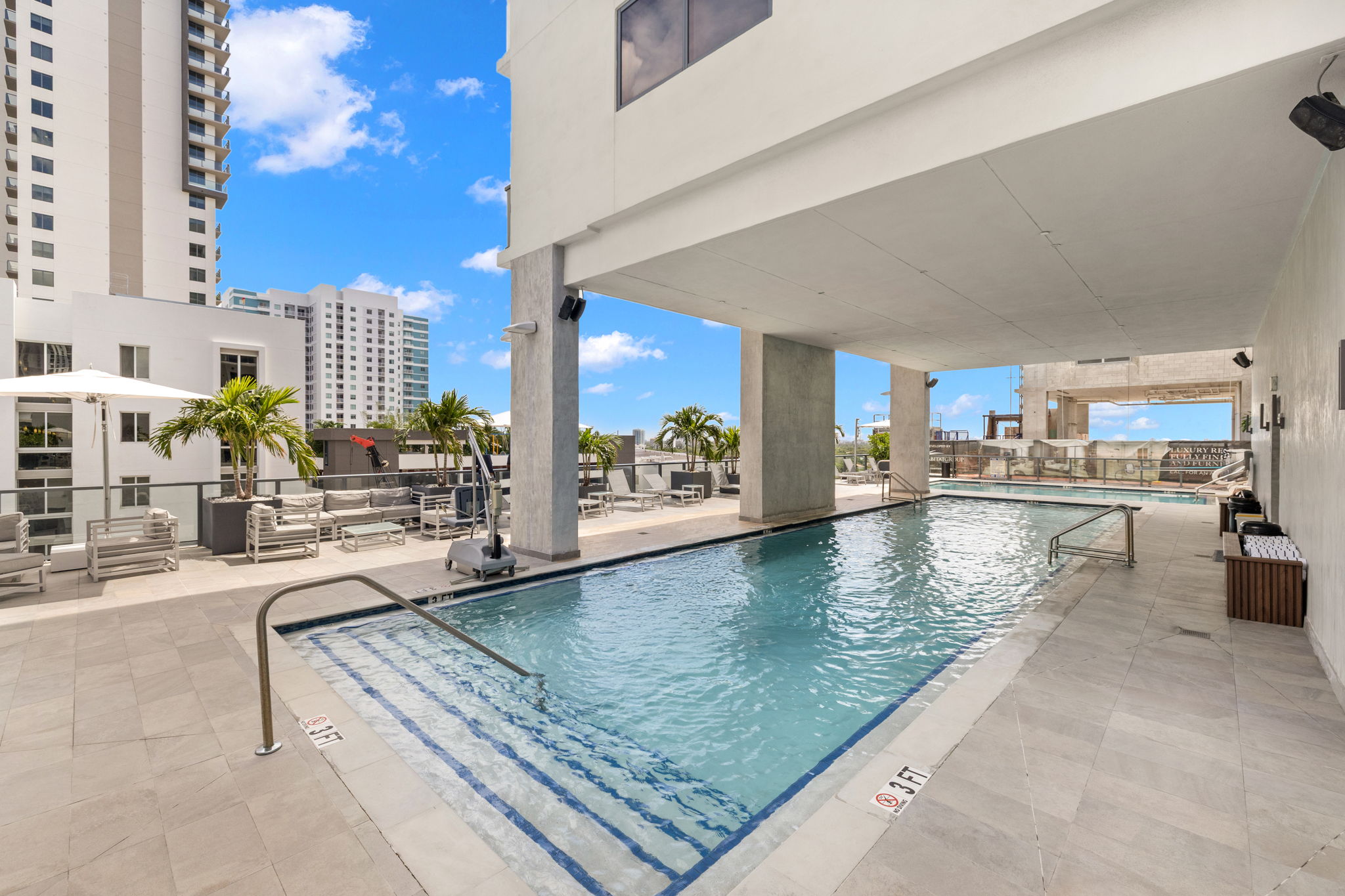 Smart Brickell Hotel pool