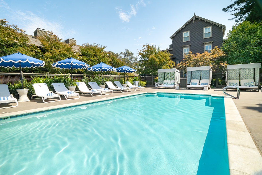 SENZA Hotel pool