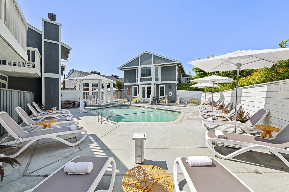 UpValley Inn & Hot Springs Napa Valley pool