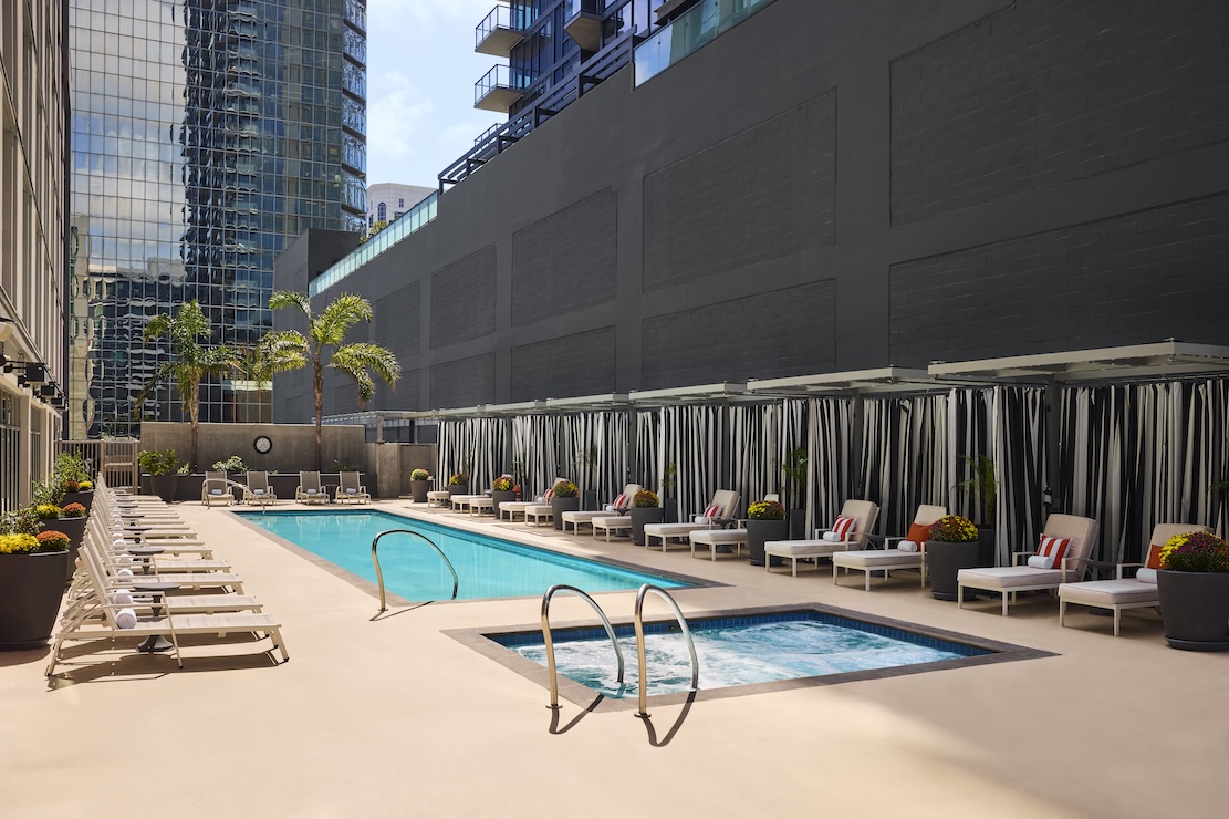 Carté Hotel San Diego Downtown, Curio Collection by Hilton pool