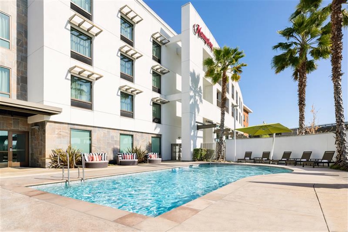 Hampton Inn & Suites Napa pool