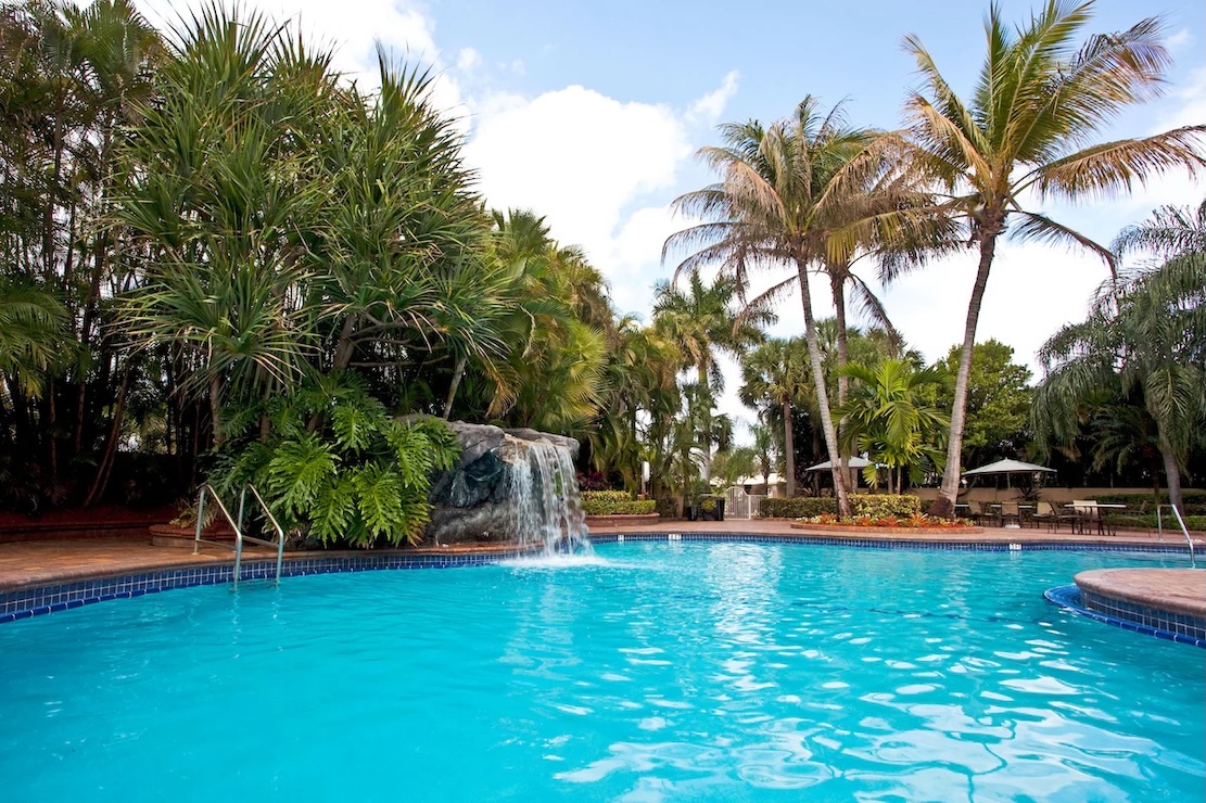 Holiday Inn Ft. Lauderdale-Airport, an IHG Hotel pool