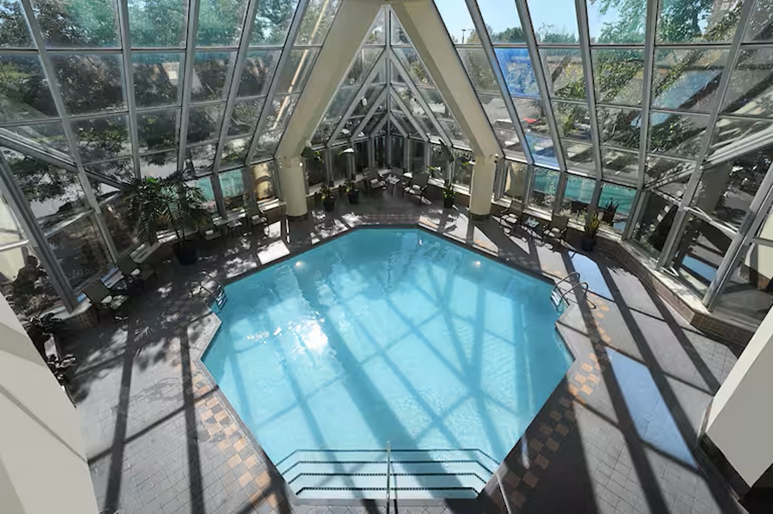 Hilton Minneapolis-St. Paul Airport pool