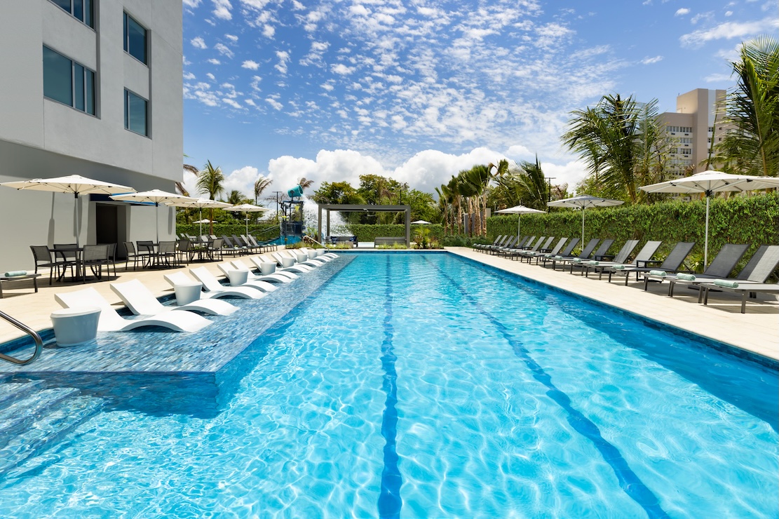 Residence Inn San Juan Isla Verde pool