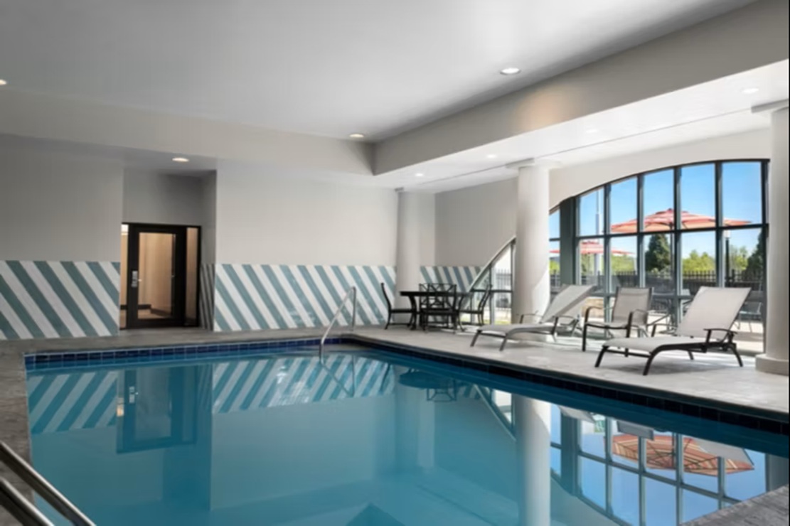 Holiday Inn Cincinnati - Liberty Way pool