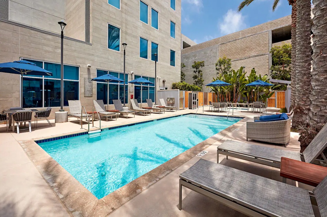 Hyatt Place Los Angeles/LAX/El Segundo pool