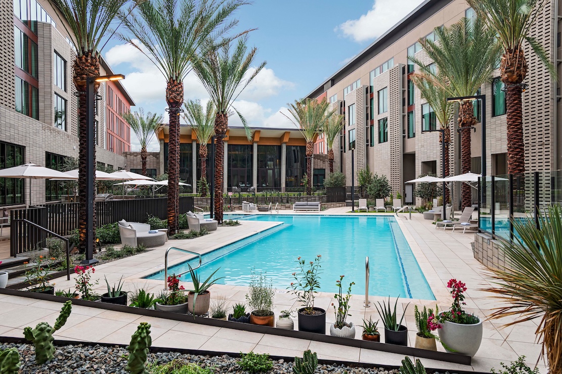 AC Element Phoenix North Norterra pool