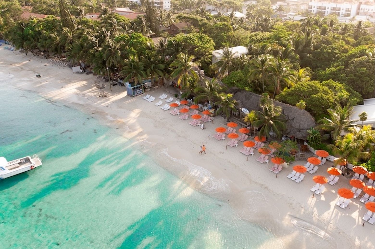Paradise Beach Hotel & Resort: Pool & Spa Day Pass Roatan | ResortPass