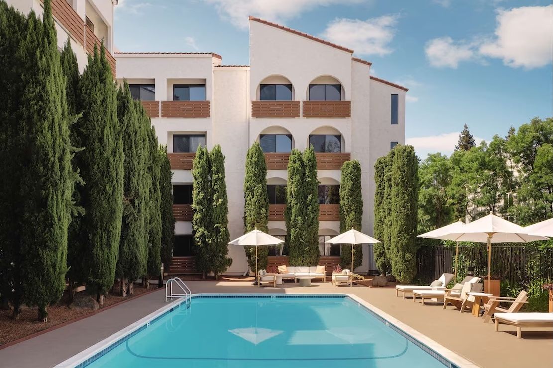 Hotel Avante pool