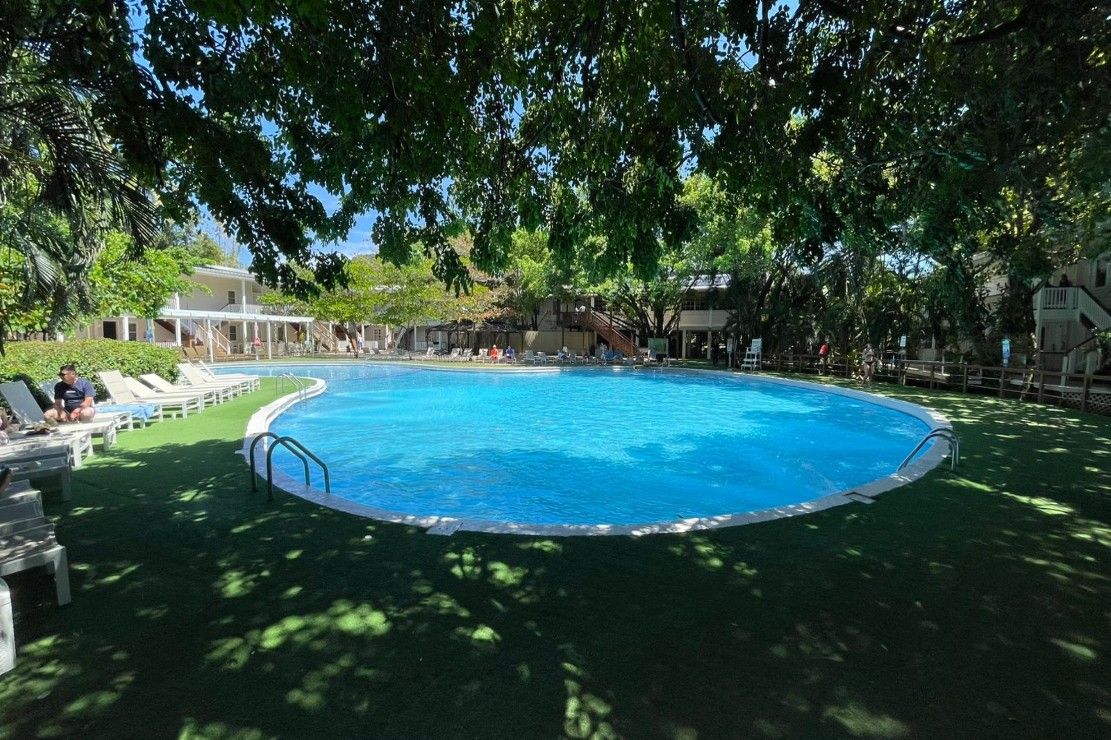 Henry Morgan Hotel & Beach Resort Roatan pool