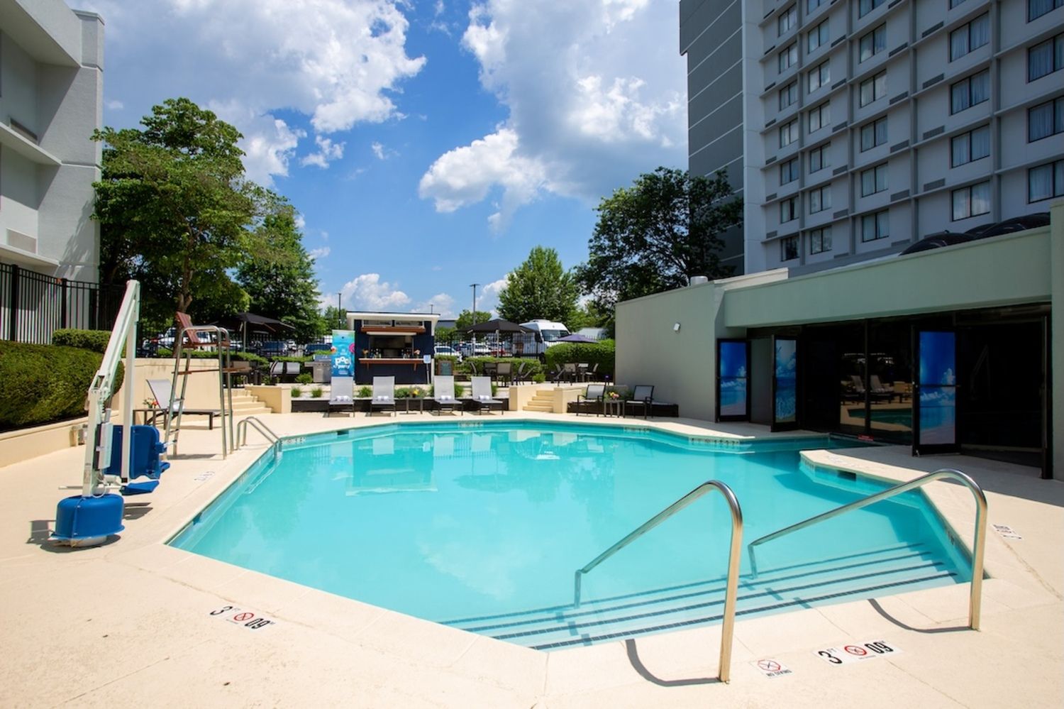 Doubletree by Hilton Washington DC North/Gaithersburg pool