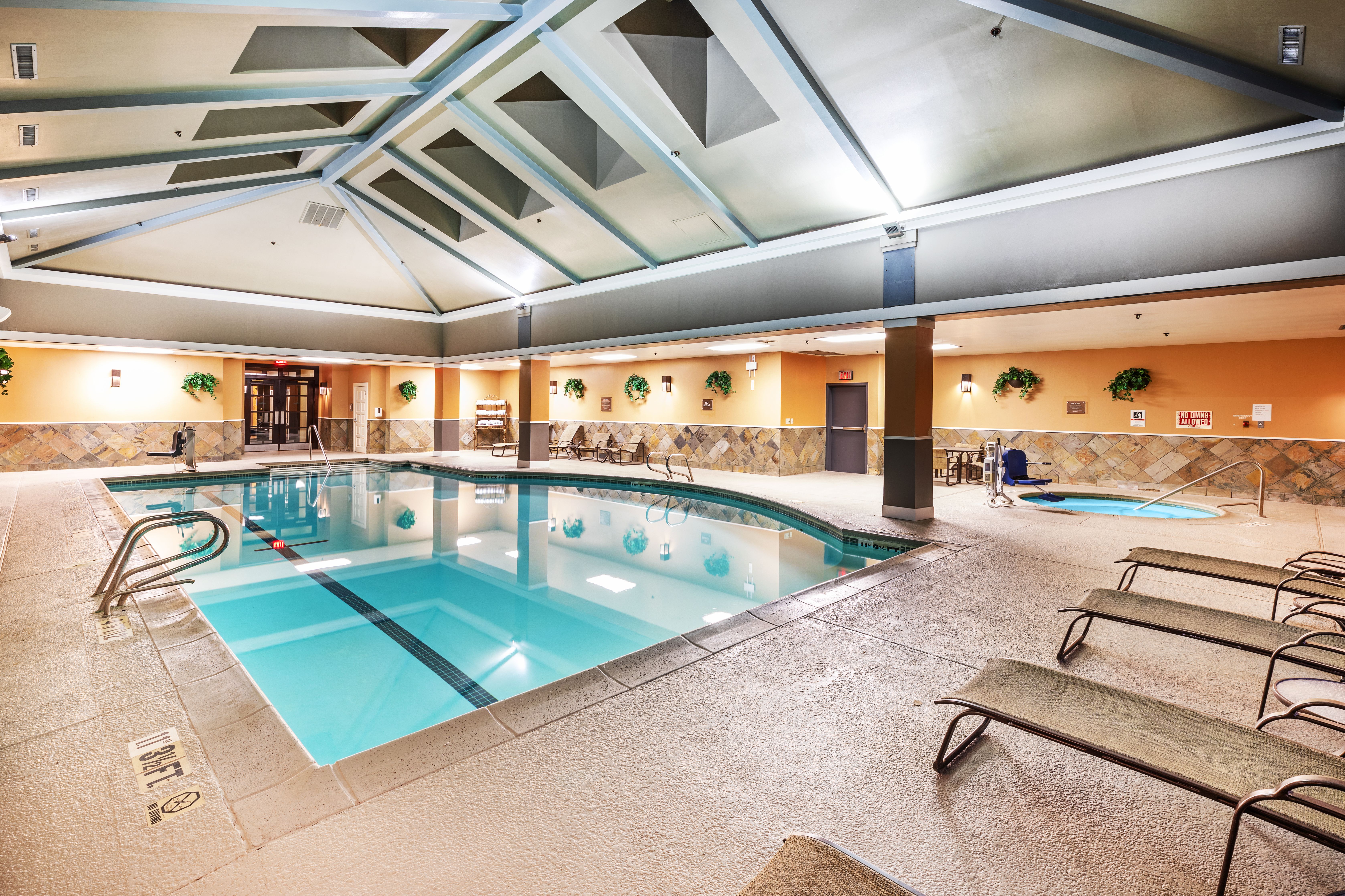 DoubleTree by Hilton Hotel Tulsa Downtown pool