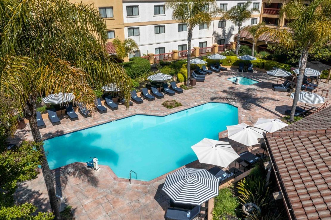 Doubletree by Hilton Sonoma Wine Country pool