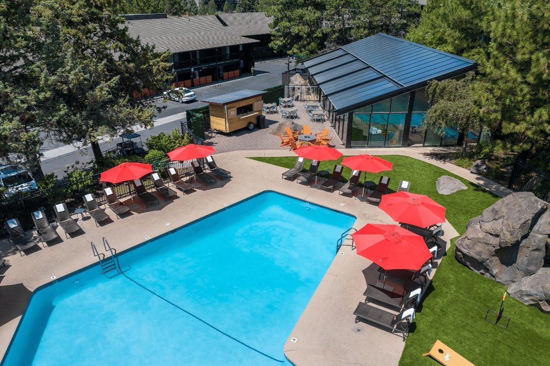 Riverhouse Lodge pool