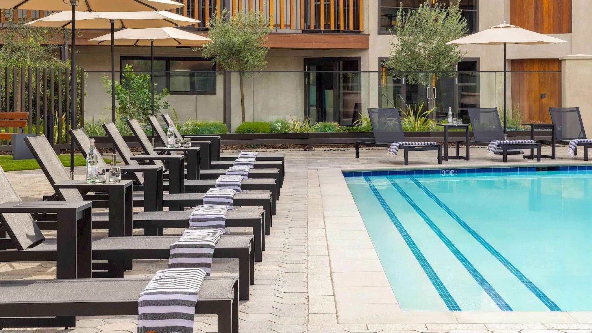 Casa Mani Resort Napa Valley, Curio Collection by Hilton pool