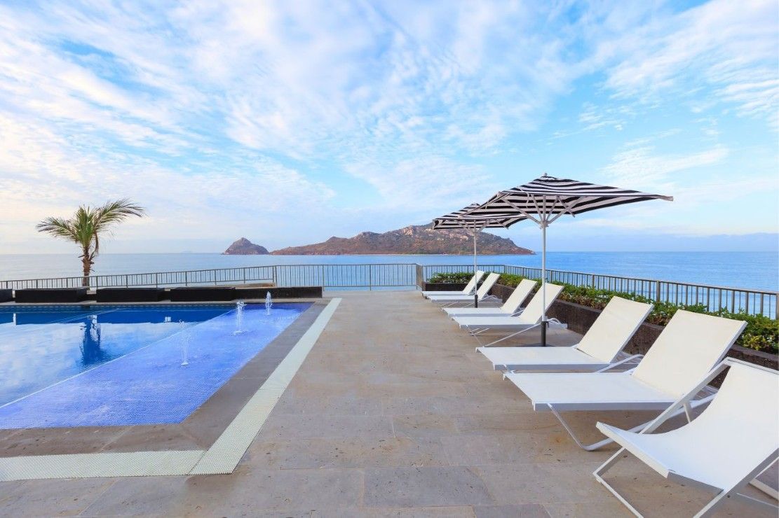Courtyard by Marriott Mazatlan Beach Resort pool