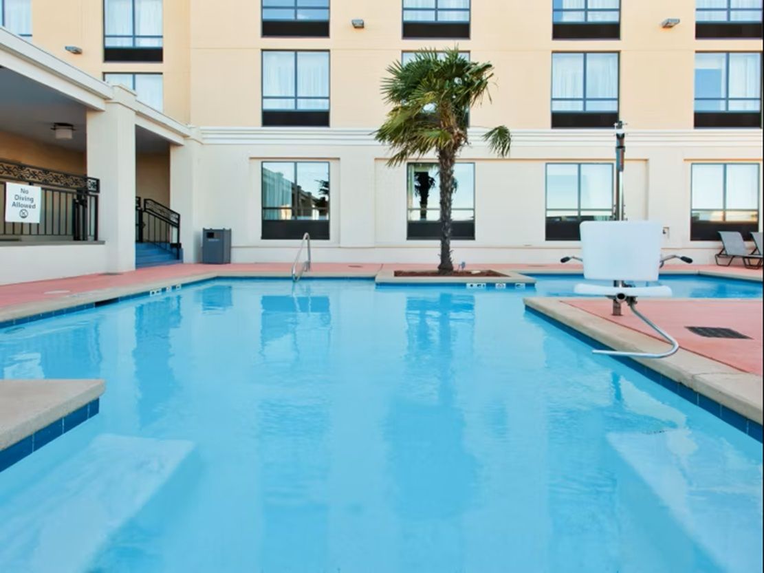 Holiday Inn Shreveport Downtown pool