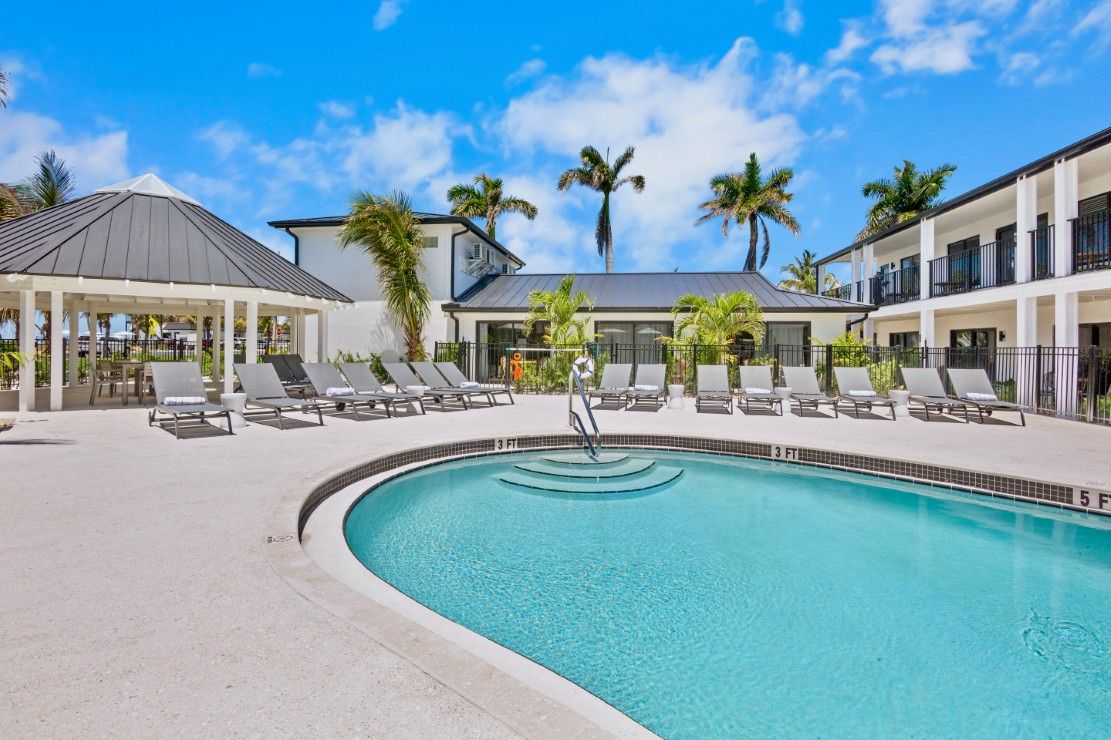 Tropic Isle at Anna Maria Island Inn pool