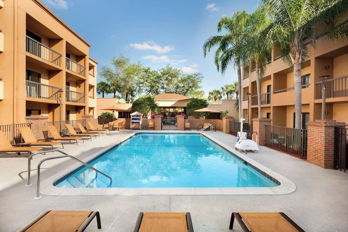 Courtyard by Marriott Fort Myers Cape Coral pool