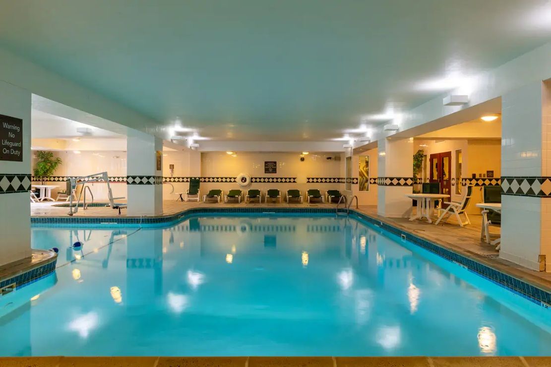 Comfort Inn & Suites Near Burke Mountain pool
