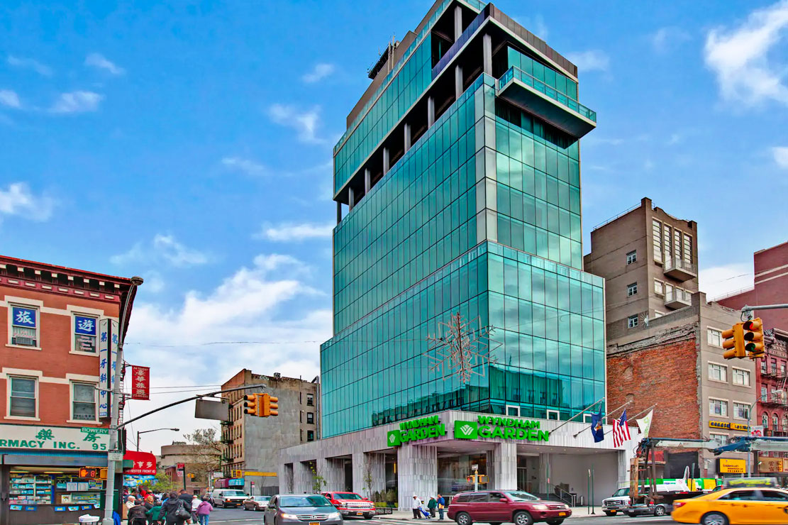 Wyndham Garden Chinatown pool