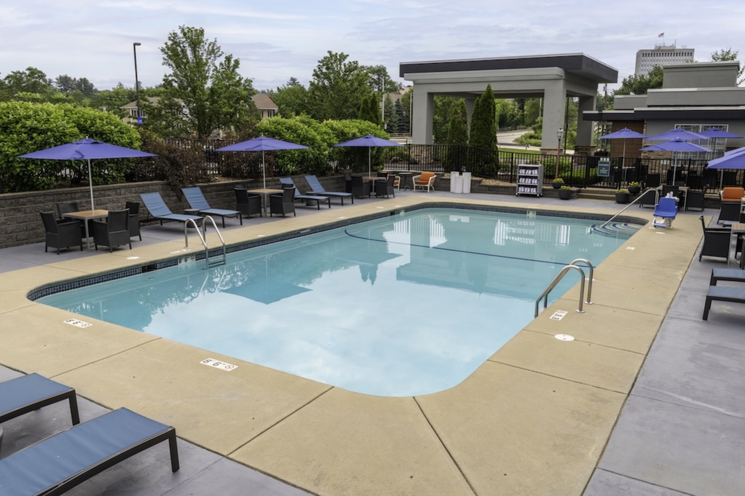 Day Pass at Hampton Inn Manchester Downtown