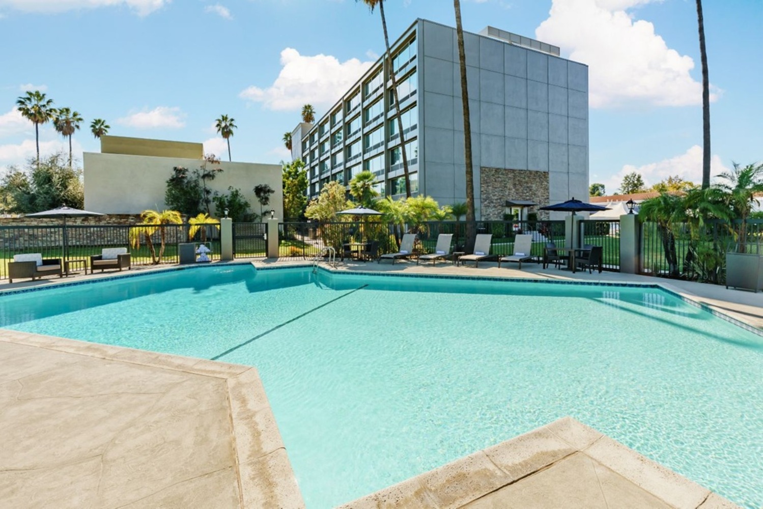 Courtyard by Marriott Los Angeles Woodland Hills