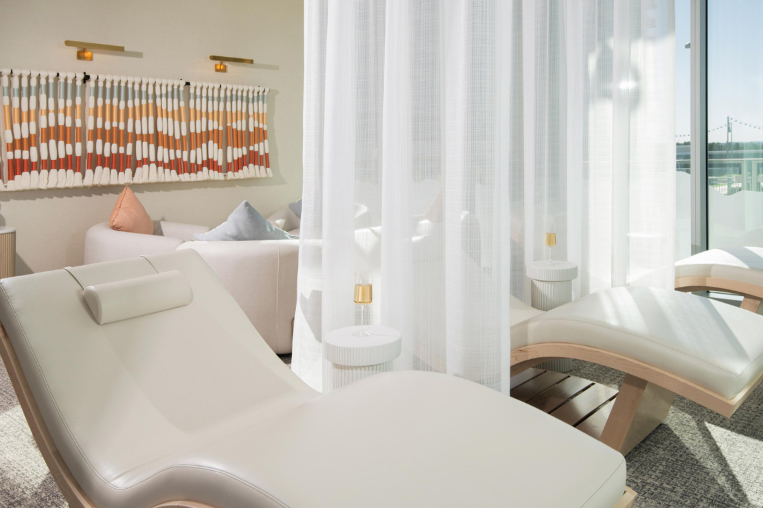 Wellness Day Pass + Pool Access at Hotel Polaris